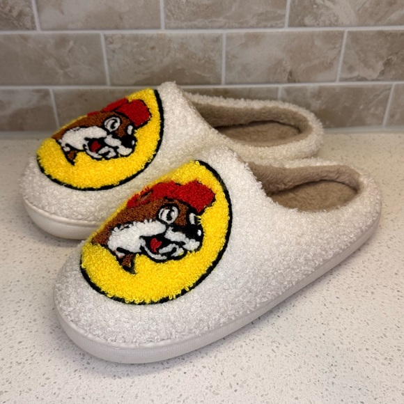 Cozy Buc-ee’s logo Sherpa slippers size small - Picture 3 of 6